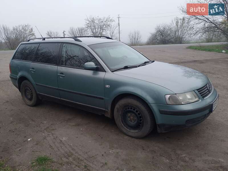 Універсал Volkswagen Passat 1998 в 