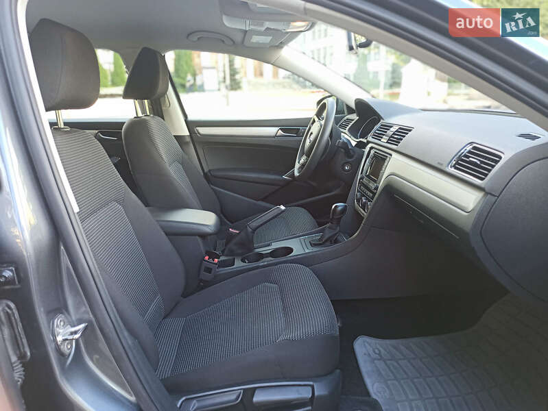 Седан Volkswagen Passat 2017 в Харкові