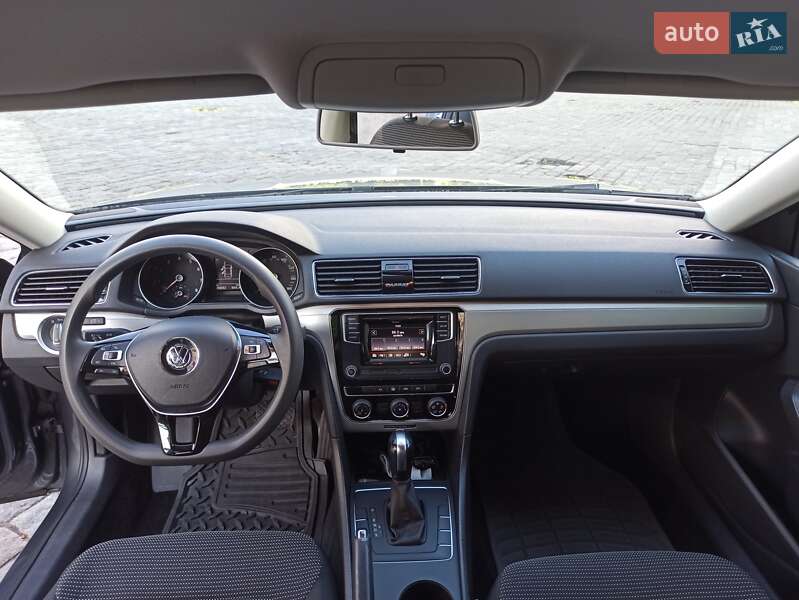Седан Volkswagen Passat 2017 в Харкові