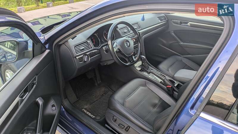 Седан Volkswagen Passat 2016 в Луцке
