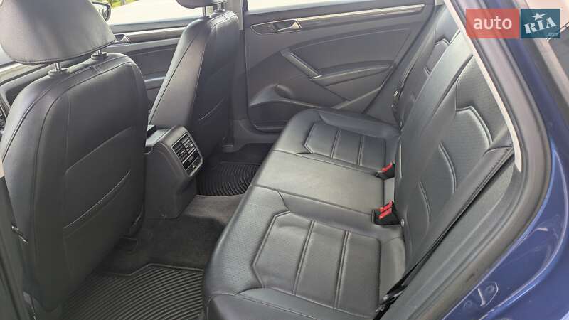 Седан Volkswagen Passat 2016 в Луцке