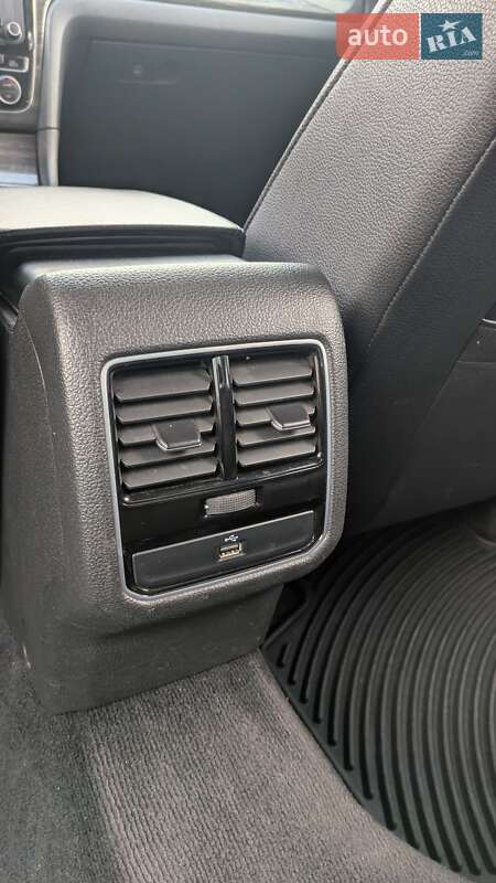 Седан Volkswagen Passat 2016 в Луцке