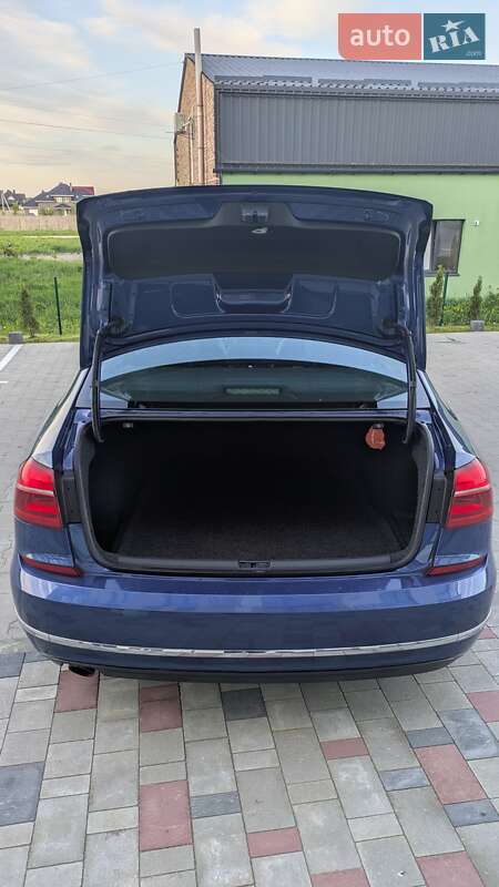 Седан Volkswagen Passat 2016 в Луцке