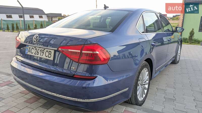 Седан Volkswagen Passat 2016 в Луцке