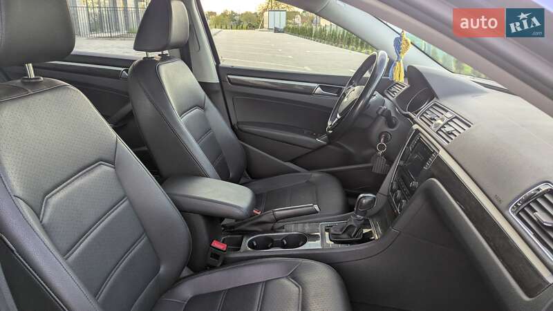 Седан Volkswagen Passat 2016 в Луцке