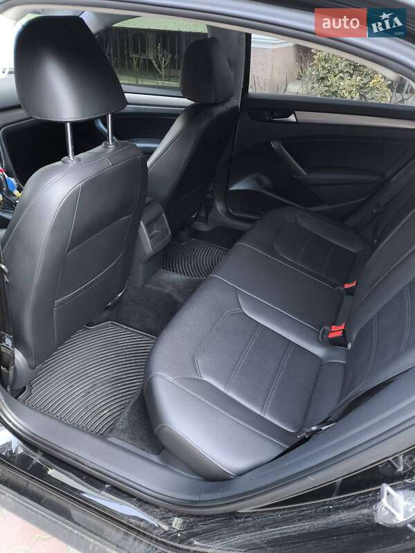 Седан Volkswagen Passat 2015 в Одесі