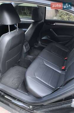 Седан Volkswagen Passat 2015 в 