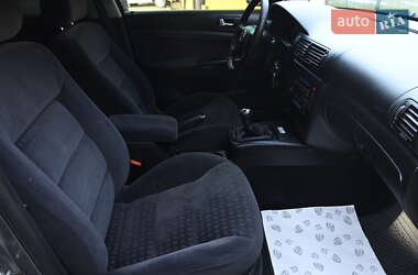 Седан Volkswagen Passat 2003 в 
