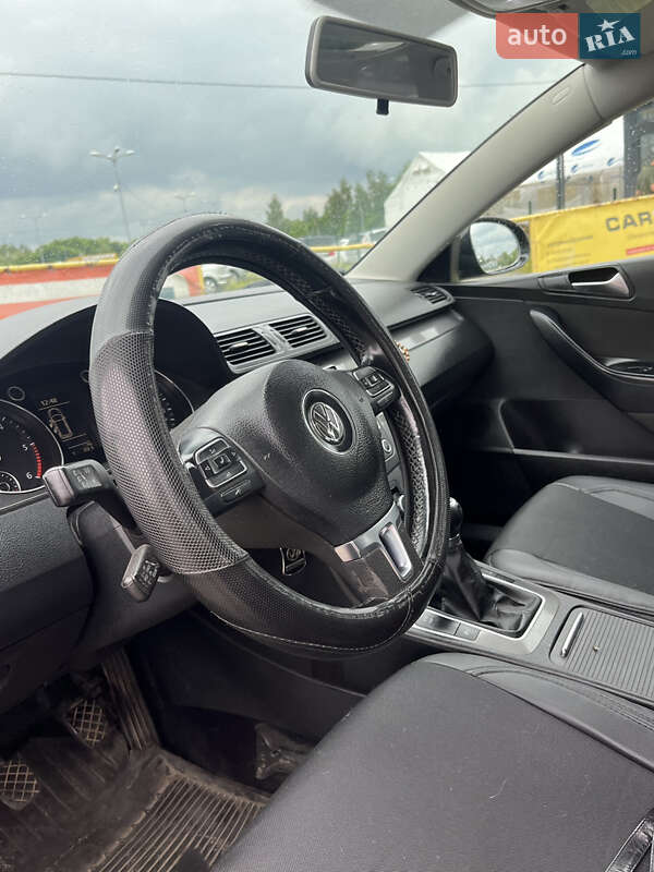 Універсал Volkswagen Passat 2010 в Львові
