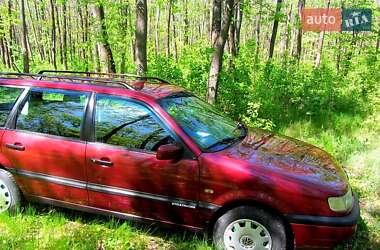 Універсал Volkswagen Passat 1996 в 