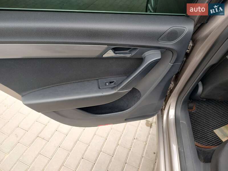 Универсал Volkswagen Passat 2011 в Ровно