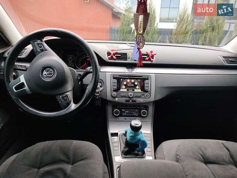 Универсал Volkswagen Passat 2011 в Ровно