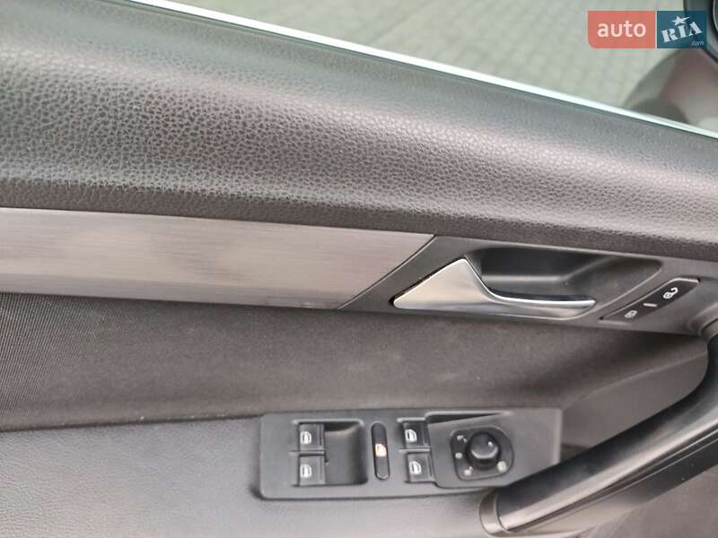 Универсал Volkswagen Passat 2011 в Ровно