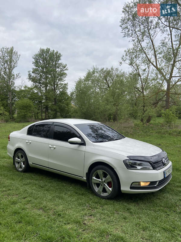 Седан Volkswagen Passat 2011 в Тернополі