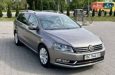 Універсал Volkswagen Passat 2011 в Дрогобичі