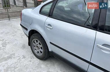 Седан Volkswagen Passat 1998 в 