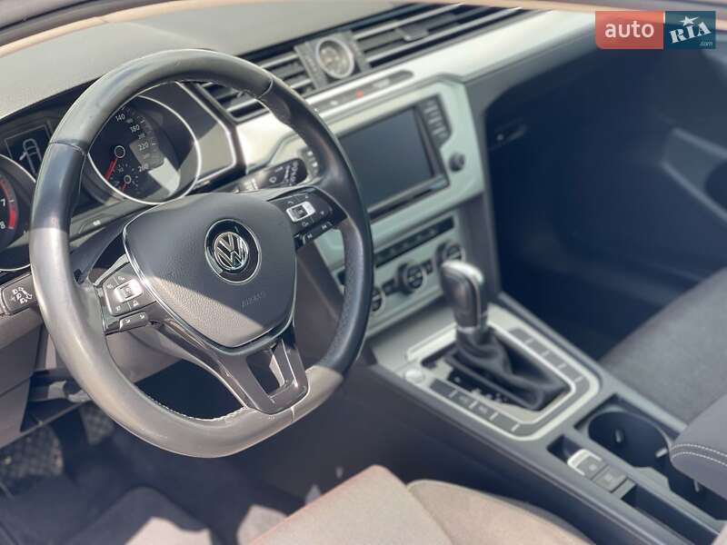 Універсал Volkswagen Passat 2016 в Ужгороді