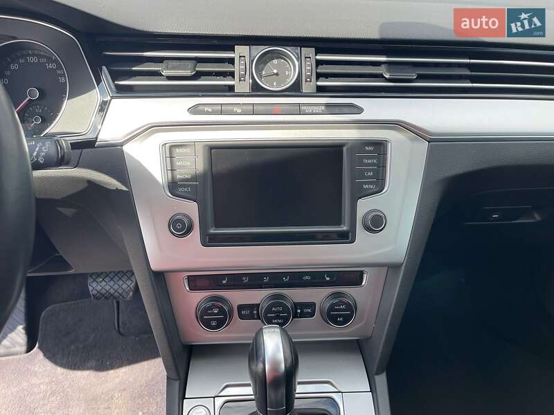 Універсал Volkswagen Passat 2016 в Ужгороді