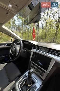 Универсал Volkswagen Passat 2017 в Киеве