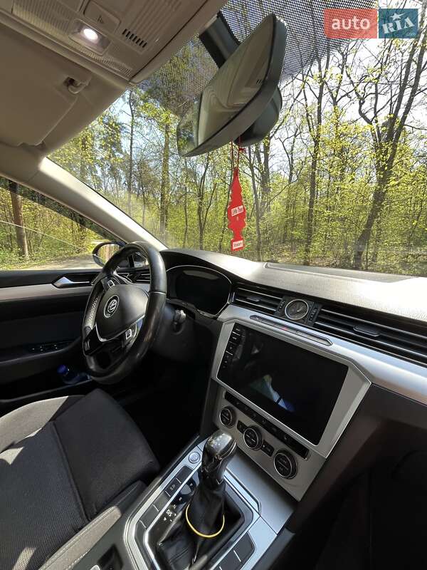 Универсал Volkswagen Passat 2017 в Киеве