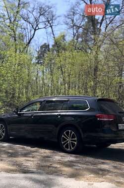 Универсал Volkswagen Passat 2017 в Киеве