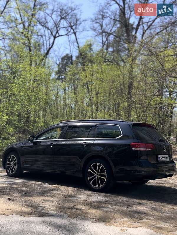 Универсал Volkswagen Passat 2017 в Киеве