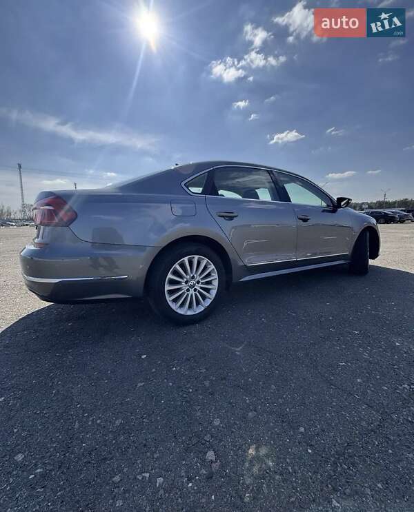 Седан Volkswagen Passat 2016 в Киеве