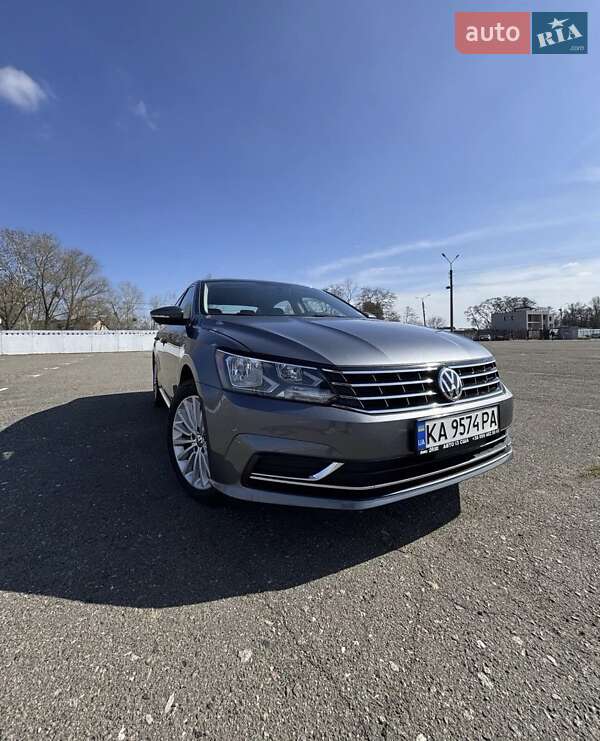 Седан Volkswagen Passat 2016 в Киеве