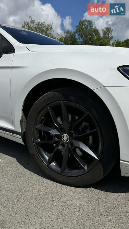 Универсал Volkswagen Passat 2016 в Киеве