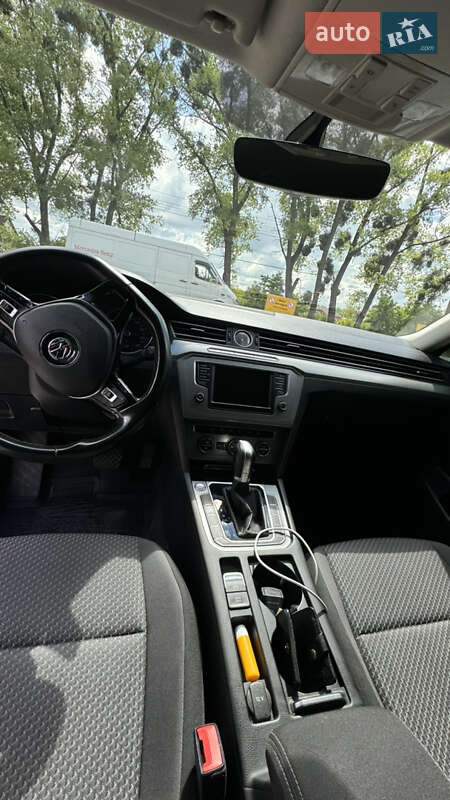 Универсал Volkswagen Passat 2016 в Киеве