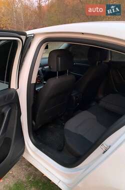 Седан Volkswagen Passat 2011 в 