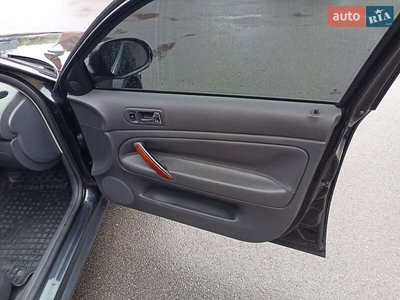Седан Volkswagen Passat 2004 в Харькове