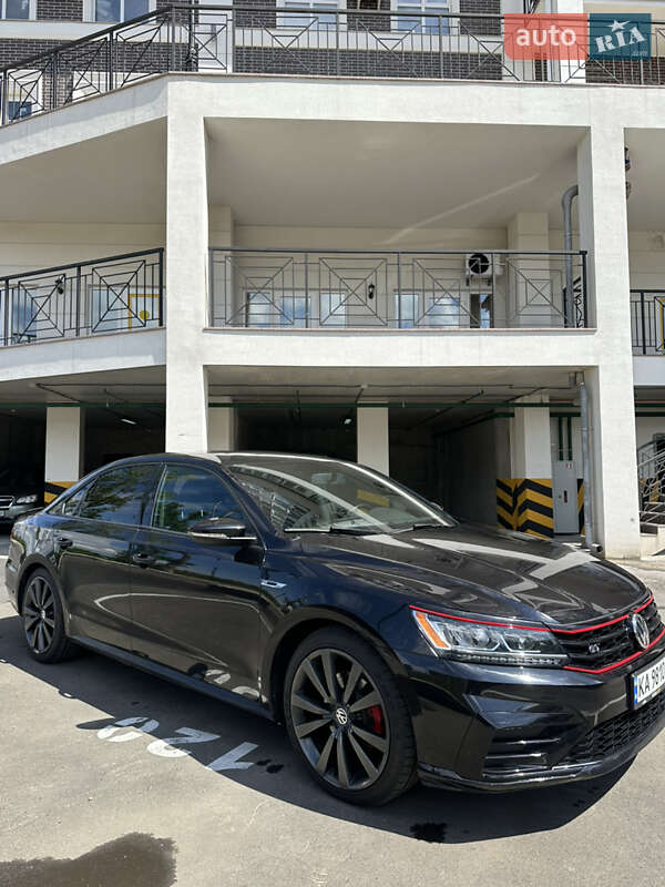 Седан Volkswagen Passat 2018 в Киеве