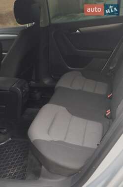 Седан Volkswagen Passat 2011 в 