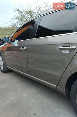 Універсал Volkswagen Passat 2011 в 