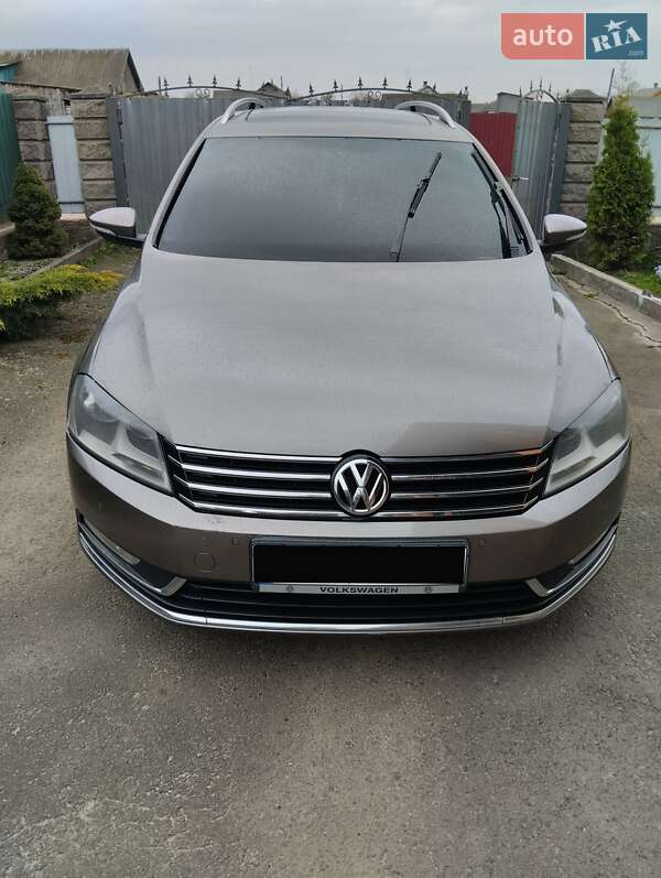 Универсал Volkswagen Passat 2011 в Сарнах