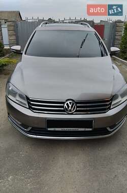 Універсал Volkswagen Passat 2011 в 