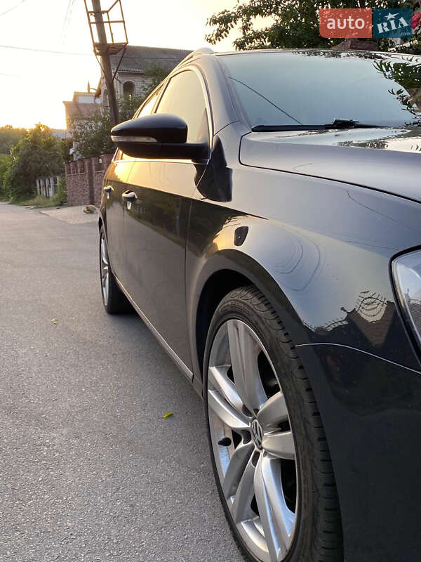 Універсал Volkswagen Passat 2014 в Житомирі