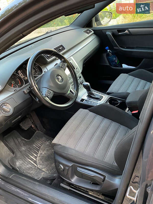 Універсал Volkswagen Passat 2014 в Житомирі