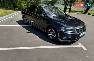 Седан Volkswagen Passat 2018 в Києві