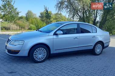 Седан Volkswagen Passat 2005 в 