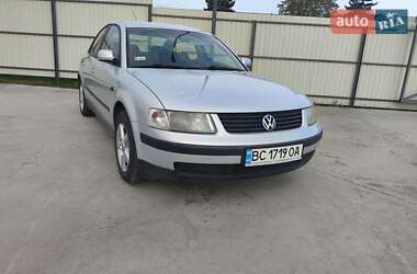 Седан Volkswagen Passat 1997 в Радехове
