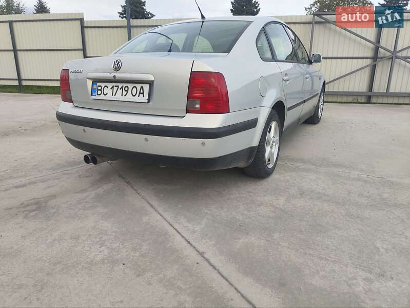 Седан Volkswagen Passat 1997 в Радехові