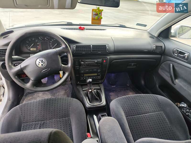 Седан Volkswagen Passat 1997 в Радехові