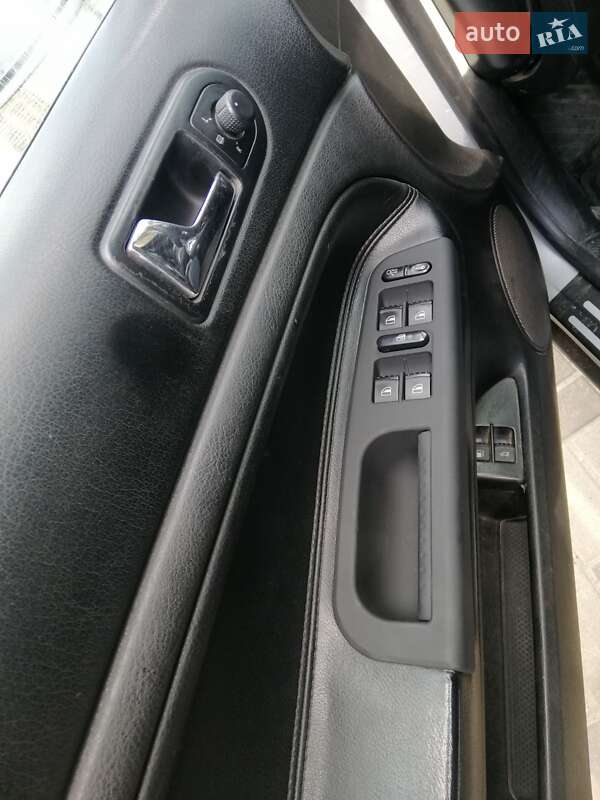 Седан Volkswagen Passat 2003 в Киеве