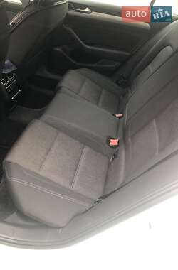 Седан Volkswagen Passat 2015 в 
