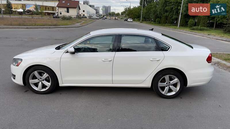 Седан Volkswagen Passat 2011 в Киеве