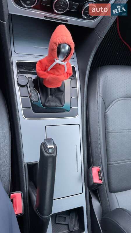 Седан Volkswagen Passat 2011 в Киеве