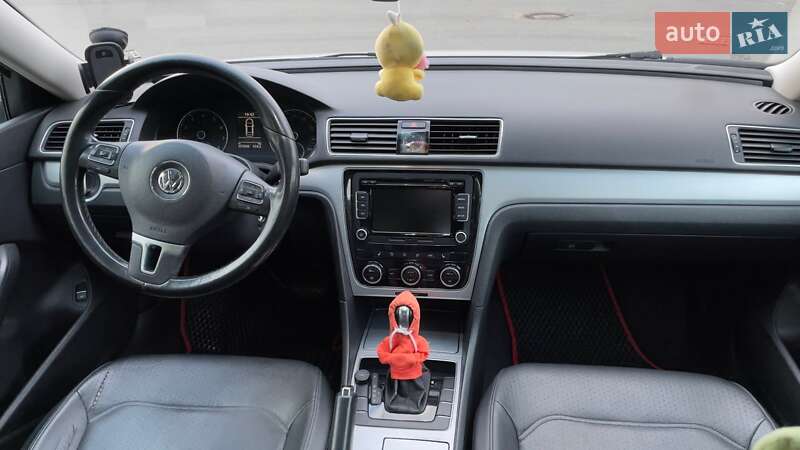 Седан Volkswagen Passat 2011 в Киеве