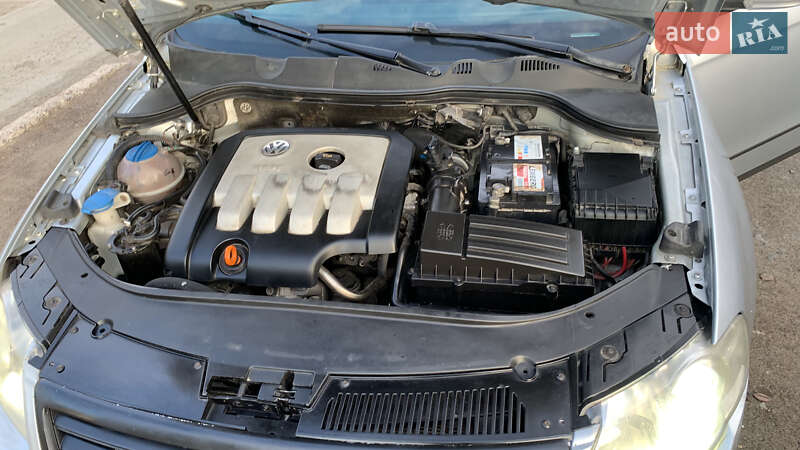 Універсал Volkswagen Passat 2005 в Рівному